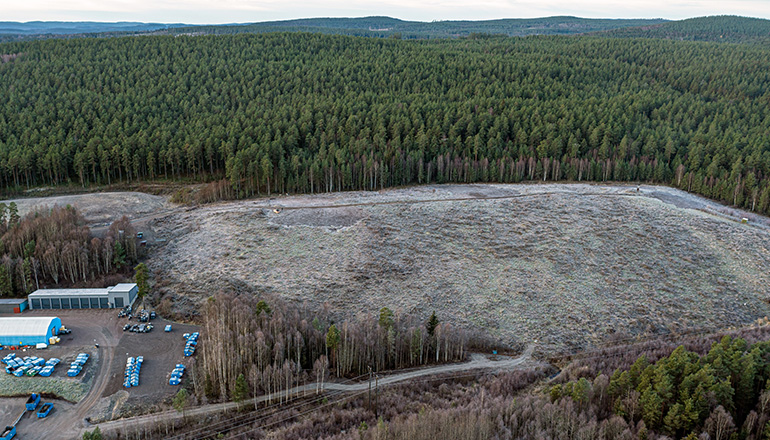 Vybild över Falu återvinning och närliggande mark- och skogsområde